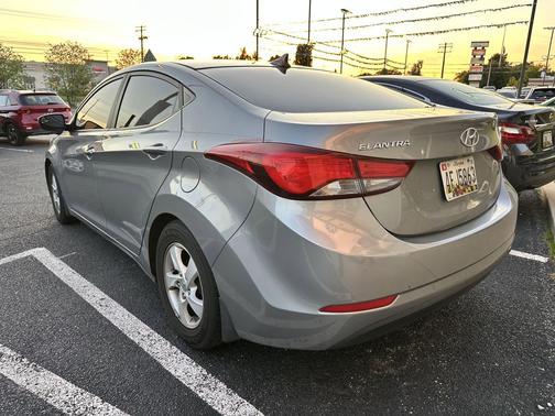 Titanium Gray Metallic 2015 Hyundai ELANTRA SE