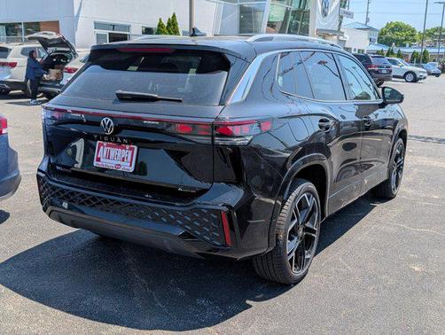 deep black pearl 2026 Volkswagen Tiguan 2.0T SEL R-Line 4MOTION