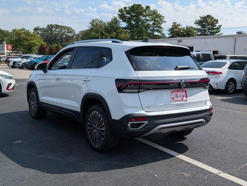 2025 Volkswagen Taos 1.5T SE
