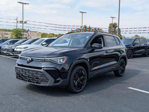 2025 Volkswagen Taos 1.5T SE Black