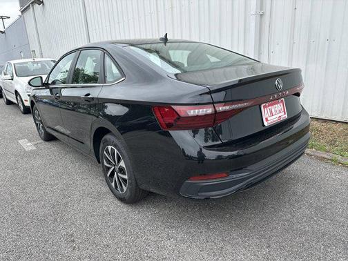 Deep Black Pearl 2026 Volkswagen Jetta 1.4T S