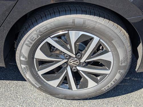 Deep Black Pearl 2026 Volkswagen Jetta 1.4T S