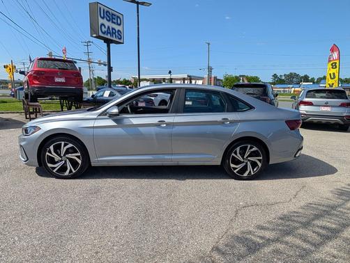 Silver Metallic 2025 Volkswagen Jetta 1.5T SEL