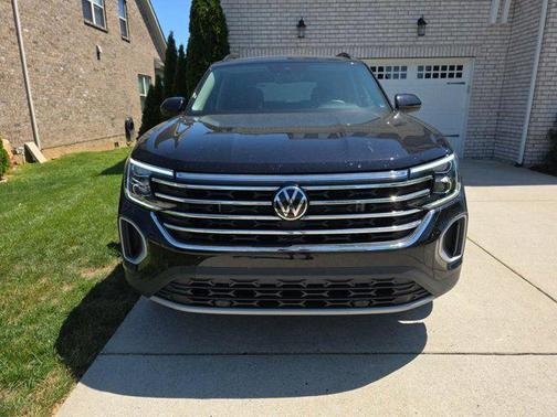 Deep Black 2026 Volkswagen Atlas 2.0T SE w/Technology 4MOTION