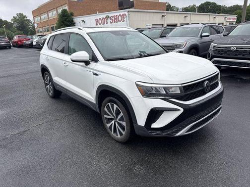 2024 Volkswagen Taos 1.5T SE