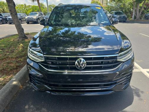 Deep Black 2023 Volkswagen Tiguan 2.0T SE R-Line Black