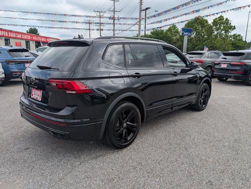 Deep Black 2023 Volkswagen Tiguan 2.0T SE R-Line Black