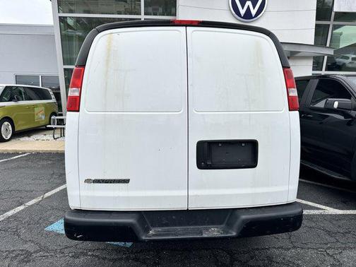Summit White 2021 Chevrolet Express 2500 RWD 2500 Regular Wheelbase WT