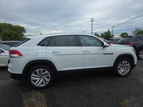 Pure White 2023 Volkswagen Atlas Cross Sport 3.6L V6 SE w/Technology