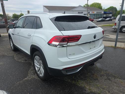 Pure White 2023 Volkswagen Atlas Cross Sport 3.6L V6 SE w/Technology