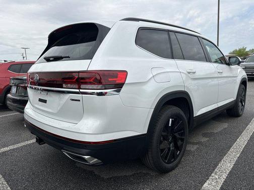 Opal White Pearl 2026 Volkswagen Atlas 2.0T SE w/Technology 4MOTION