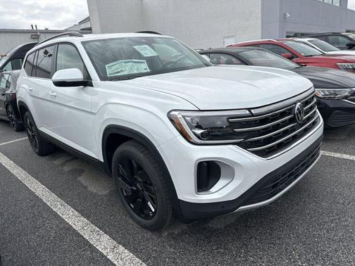Opal White Pearl 2026 Volkswagen Atlas 2.0T SE w/Technology 4MOTION