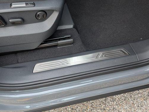 2026 Volkswagen Atlas Cross Sport 2.0T SEL Premium