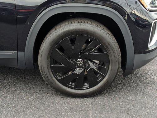 2025 Volkswagen Atlas 2.0T SE w/Technology 4MOTION