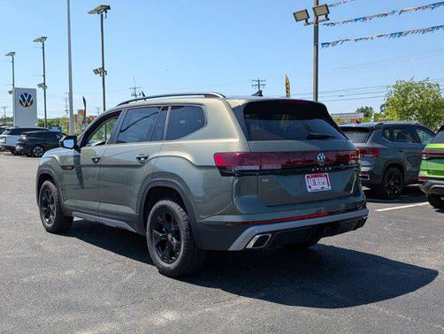 2025 Volkswagen Atlas 2.0T Peak Edition