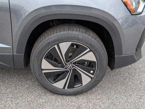 Platinum Gray Metallic 2026 Volkswagen Taos SE