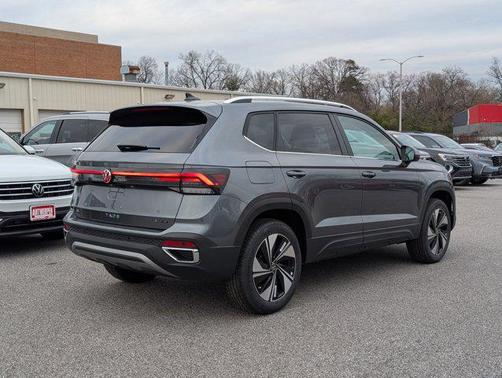 Platinum Gray Metallic 2026 Volkswagen Taos SE