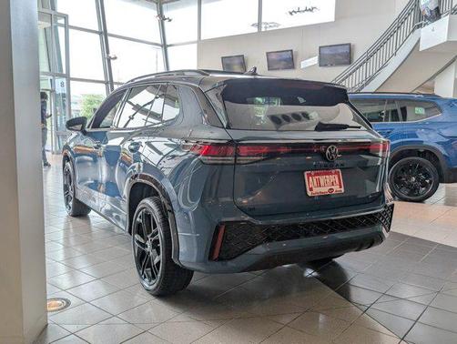 2025 Volkswagen Tiguan 2.0T SE R-Line Black 4MOTION