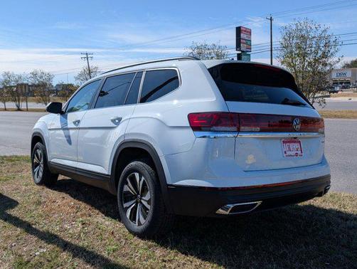 2025 Volkswagen Atlas 2.0T SE