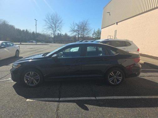 Deep Black 2023 Volkswagen Jetta 1.5T SE