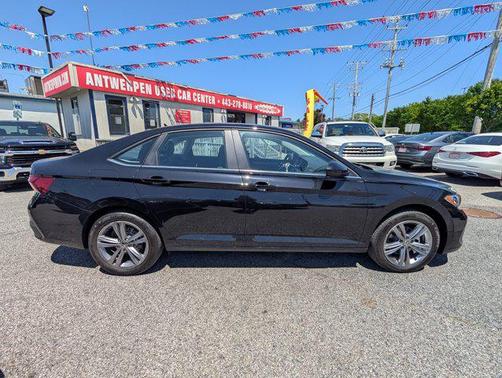 Deep Black 2023 Volkswagen Jetta 1.5T SE