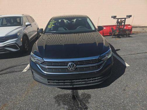 Deep Black 2023 Volkswagen Jetta 1.5T SE