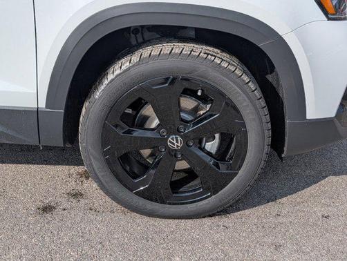 2025 Volkswagen Taos 1.5T SEL