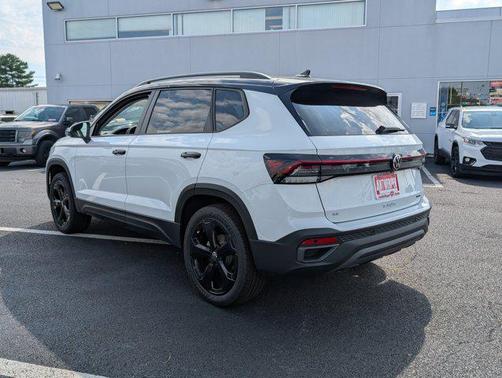 2025 Volkswagen Taos 1.5T SE Black