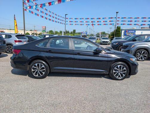 Deep Black Pearl 2024 Volkswagen Jetta 1.5T S