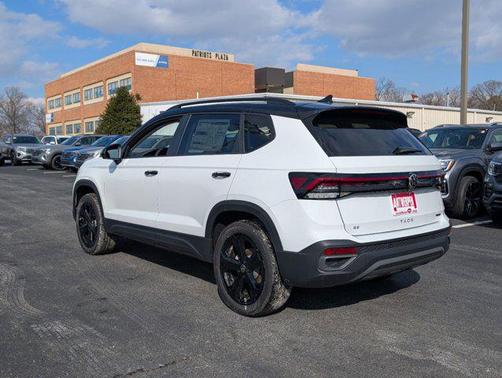 2025 Volkswagen Taos 1.5T SE Black