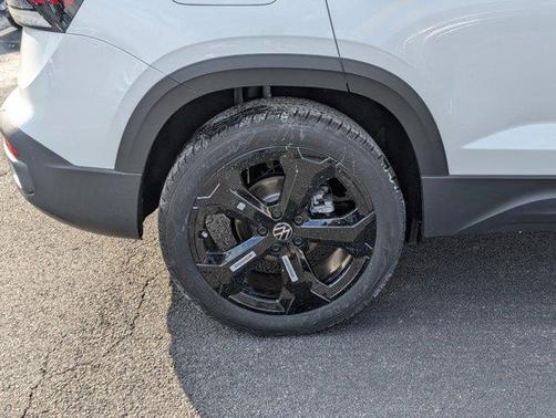 2025 Volkswagen Taos 1.5T SE Black
