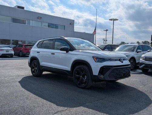 2025 Volkswagen Taos 1.5T SE Black