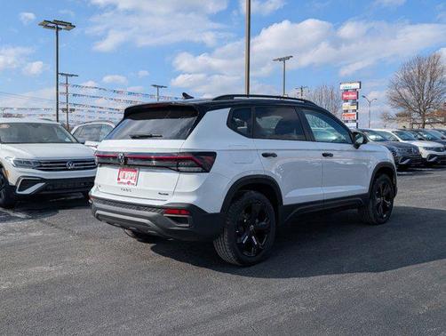 2025 Volkswagen Taos 1.5T SE Black