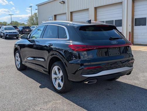 Black Metallic 2025 Audi Q5 Premium Plus TFSI quattro S tronic