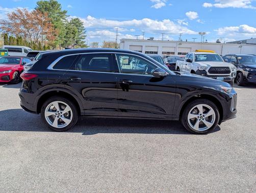 Black Metallic 2025 Audi Q5 Premium Plus TFSI quattro S tronic