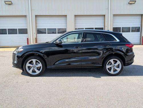 Black Metallic 2025 Audi Q5 Premium Plus TFSI quattro S tronic