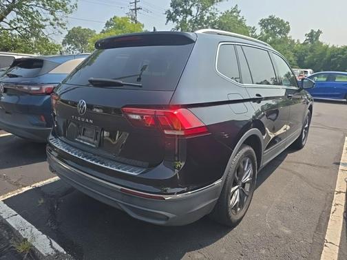 Deep Black 2023 Volkswagen Tiguan 2.0T SE