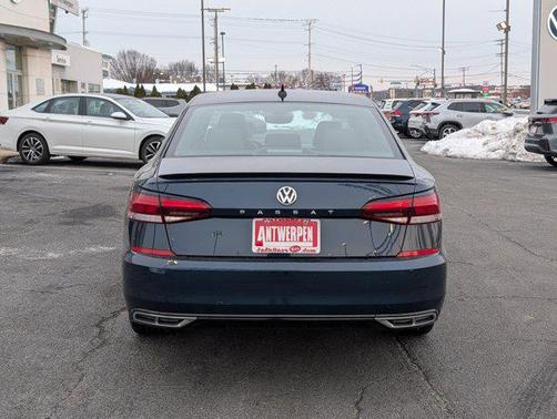2022 Volkswagen Passat 2.0T R-Line