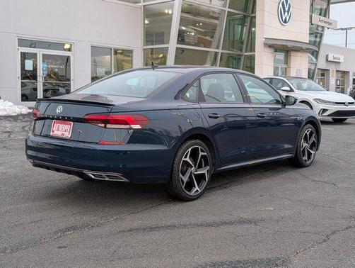 2022 Volkswagen Passat 2.0T R-Line