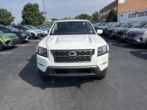 2024 Nissan Frontier SV