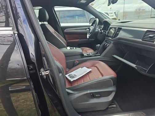 2023 Volkswagen Atlas Cross Sport 3.6L V6 SEL Premium R-Line