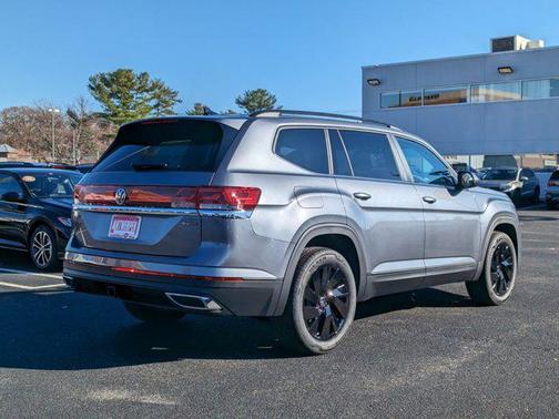 2025 Volkswagen Atlas 2.0T SE w/Technology 4MOTION