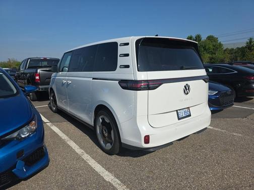 Candy White 2025 Volkswagen ID. Buzz Pro S