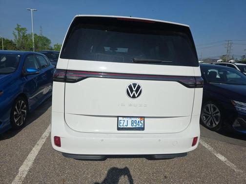 Candy White 2025 Volkswagen ID. Buzz Pro S