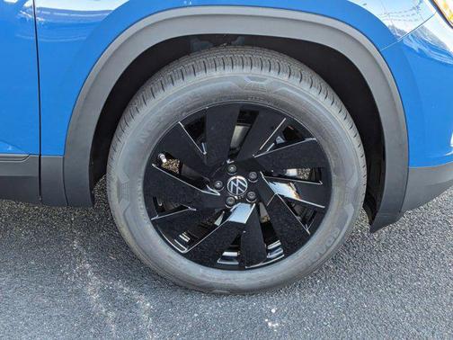 2025 Volkswagen Atlas 2.0T SE w/Technology 4MOTION