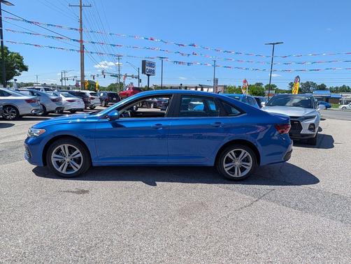 Rising Blue Metallic 2024 Volkswagen Jetta 1.5T SE