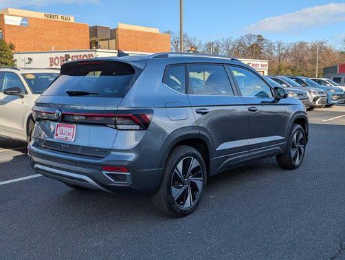 Platinum Gray Metallic 2026 Volkswagen Taos SE