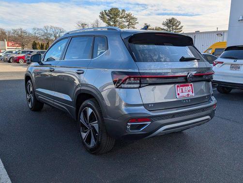 Platinum Gray Metallic 2026 Volkswagen Taos SE