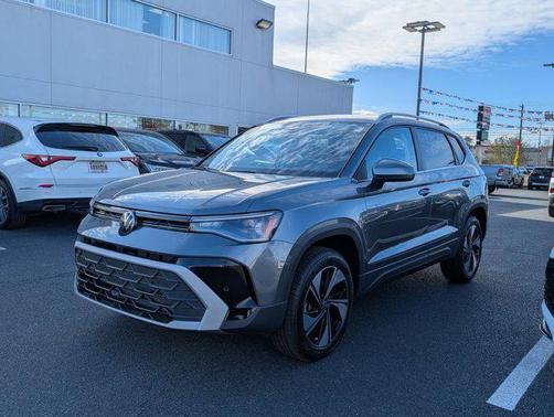 Platinum Gray Metallic 2026 Volkswagen Taos SE