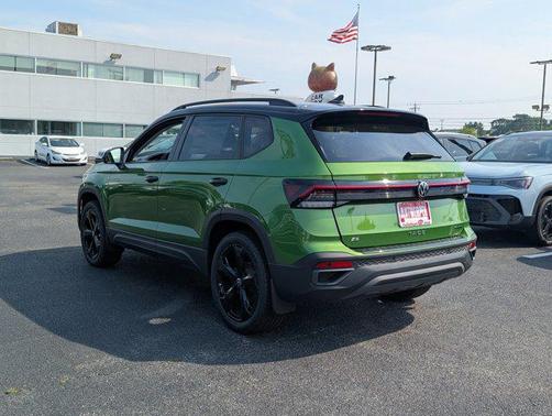 2025 Volkswagen Taos 1.5T SE Black